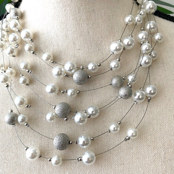 NWOT Faux Pearl+Silver Accent Statement Necklace - Picture 2 of 4